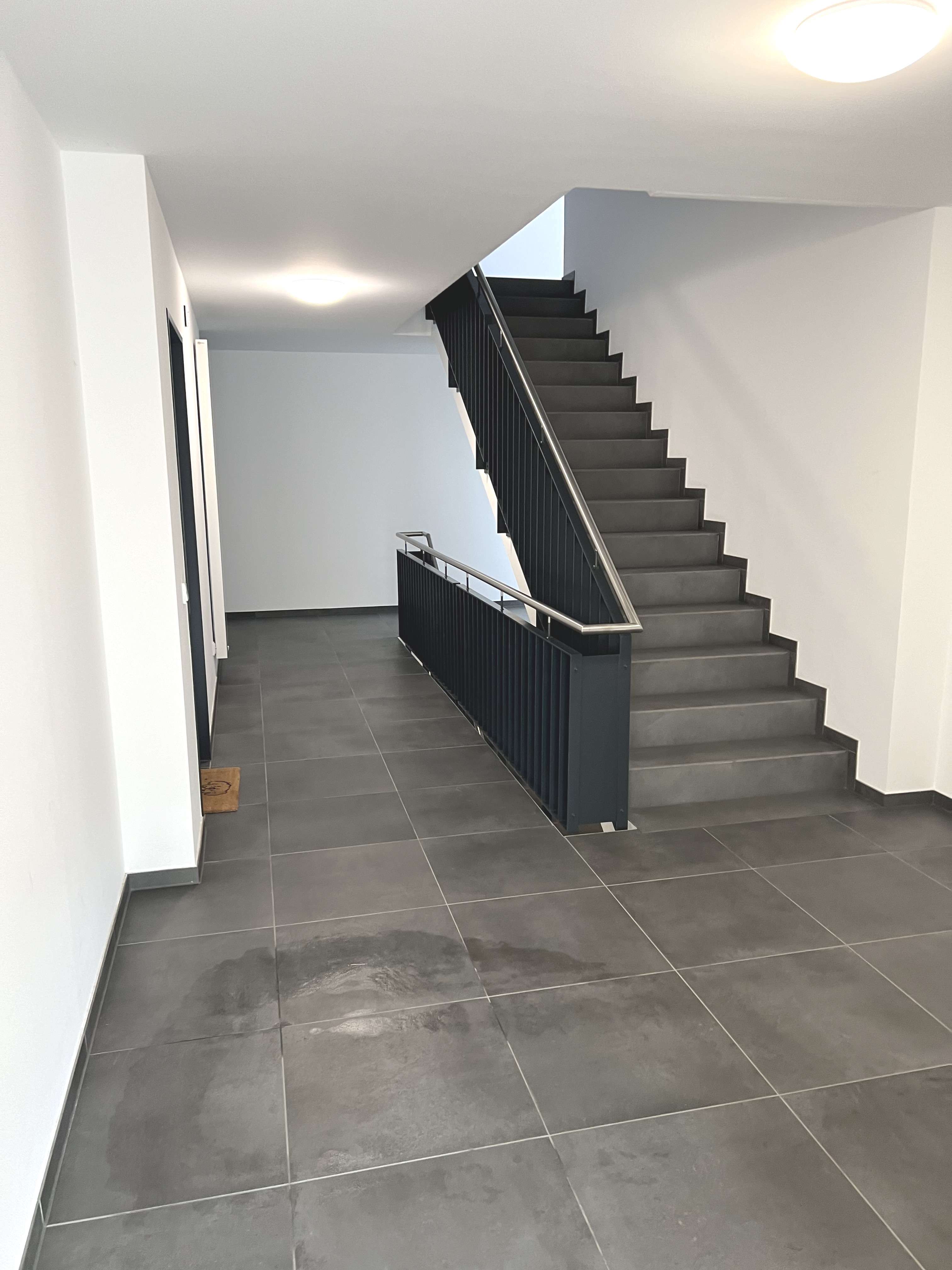Großzügige Balkonwohnung mit TG-Stellplatz in Zentrumsnähe zu vermieten!