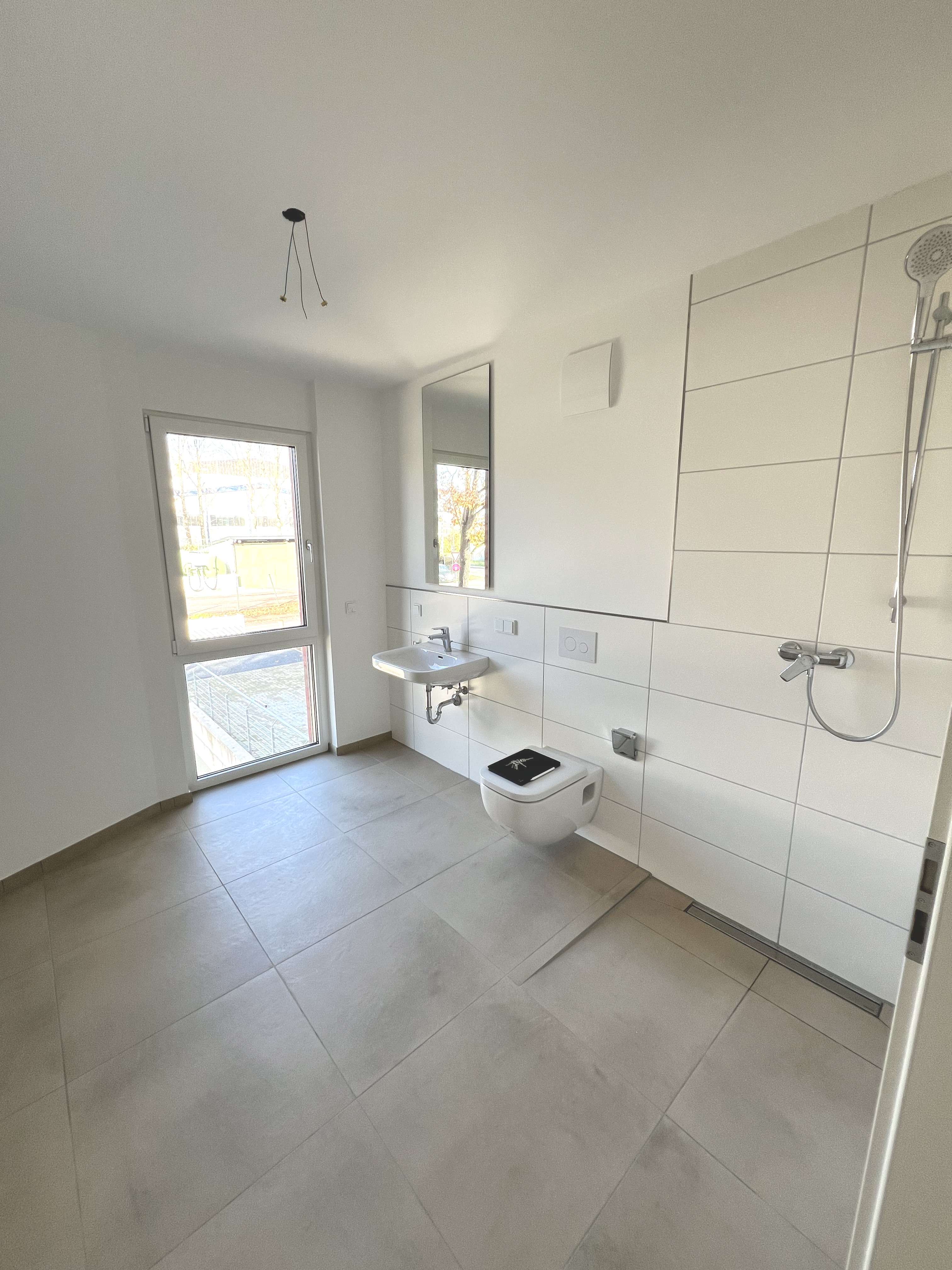 Großzügige Balkonwohnung mit TG-Stellplatz in Zentrumsnähe zu vermieten! Bild 2