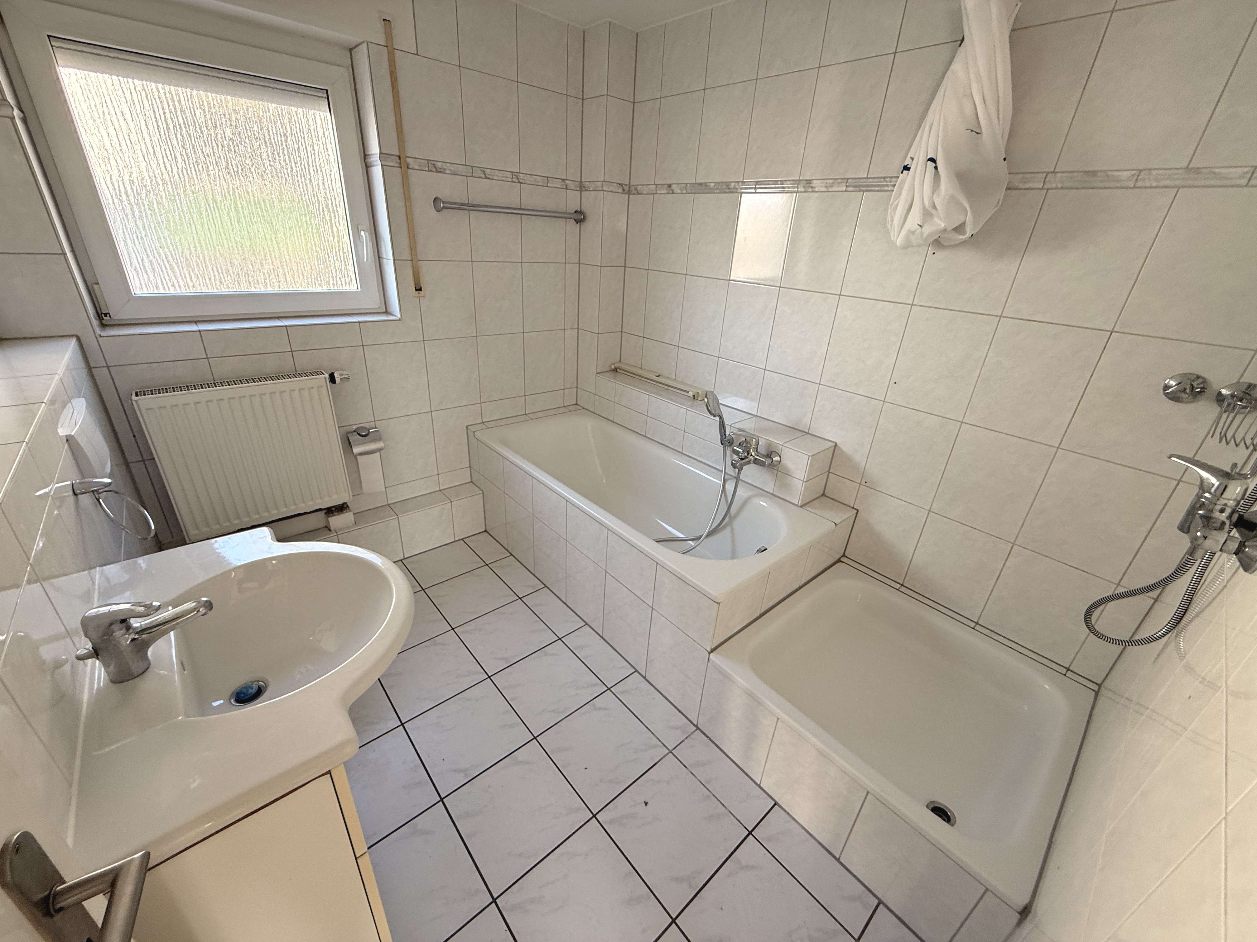 Raumwunder! Geräumiges 1-2 Familienhaus mit viel Potential in Herkenrath! Bild 19
