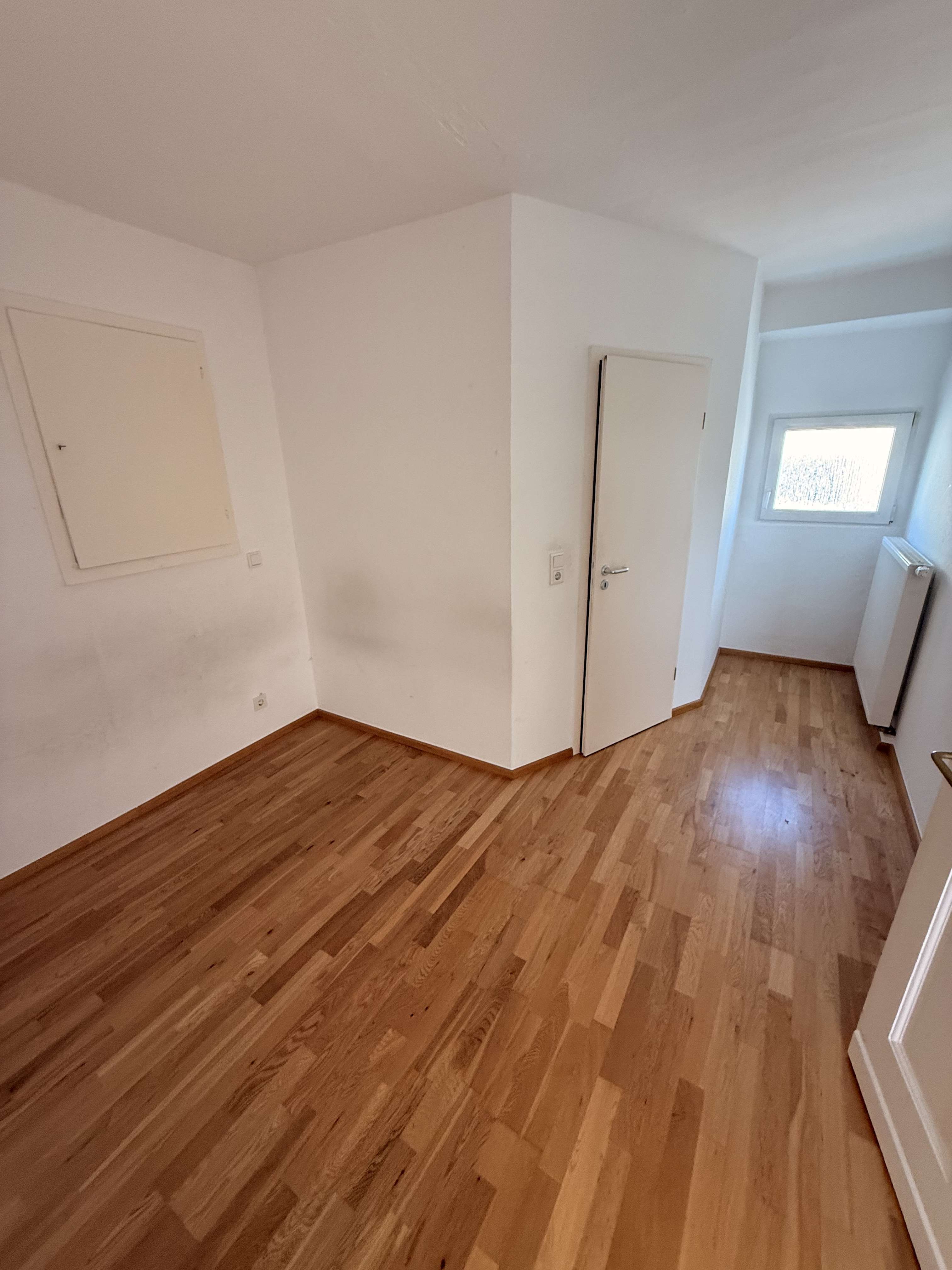 Raumwunder! Geräumiges 1-2 Familienhaus mit viel Potential in Herkenrath! Bild 5