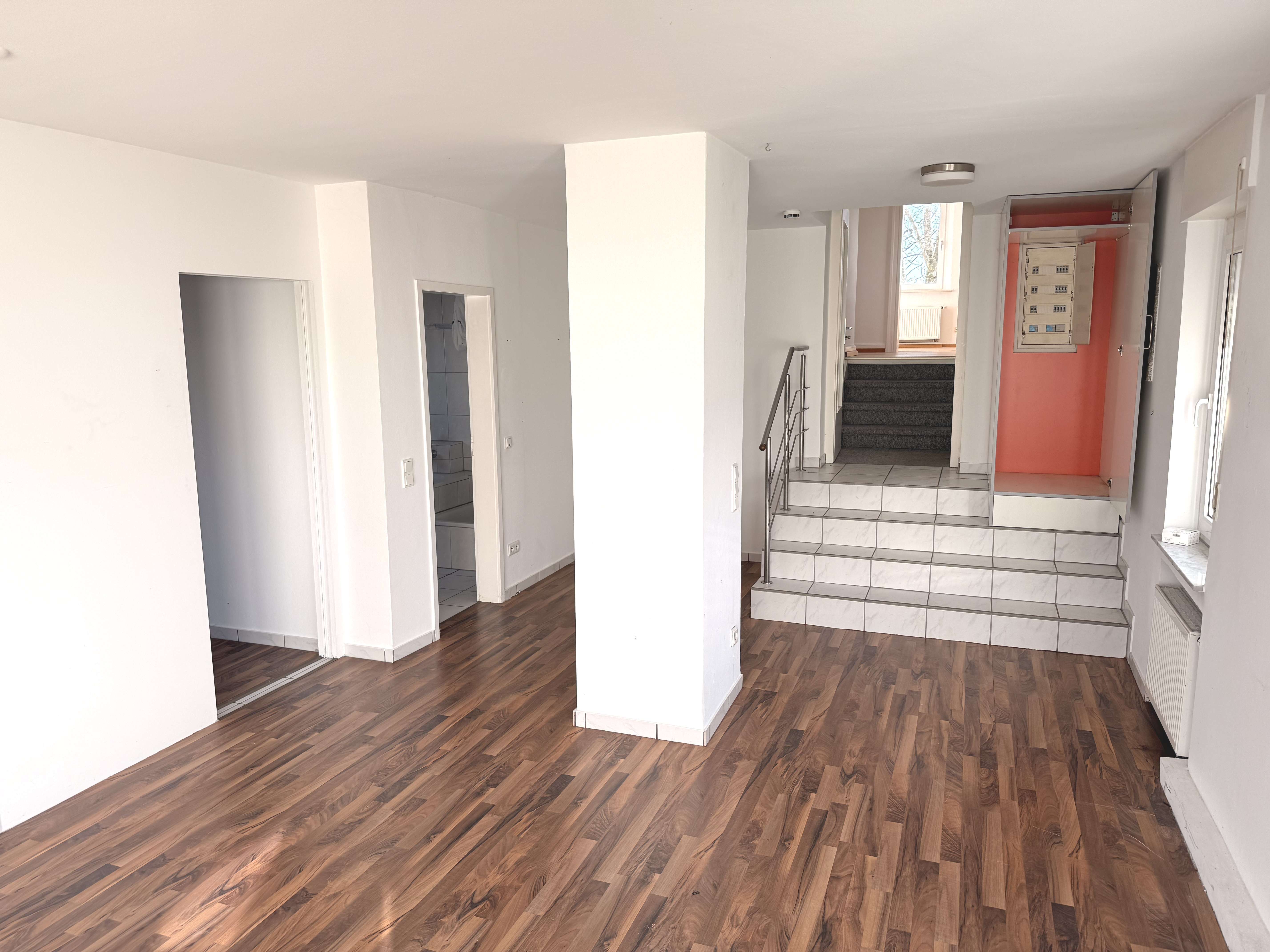 Raumwunder! Geräumiges 1-2 Familienhaus mit viel Potential in Herkenrath! Bild 6