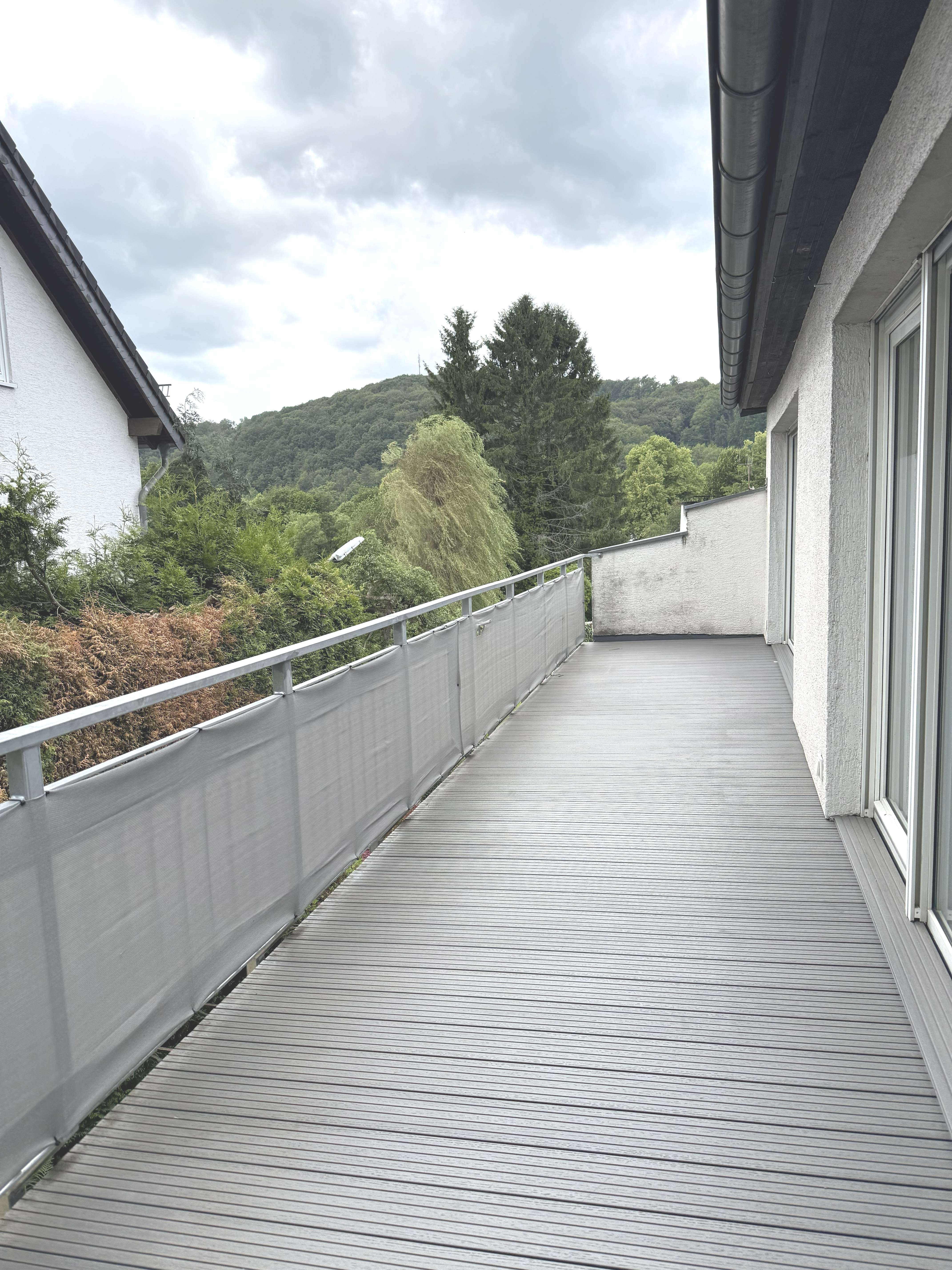 Großzügige DG-Wohnung mit Küche, großen Balkon und Garage  in Steinenbrück! Bild 12