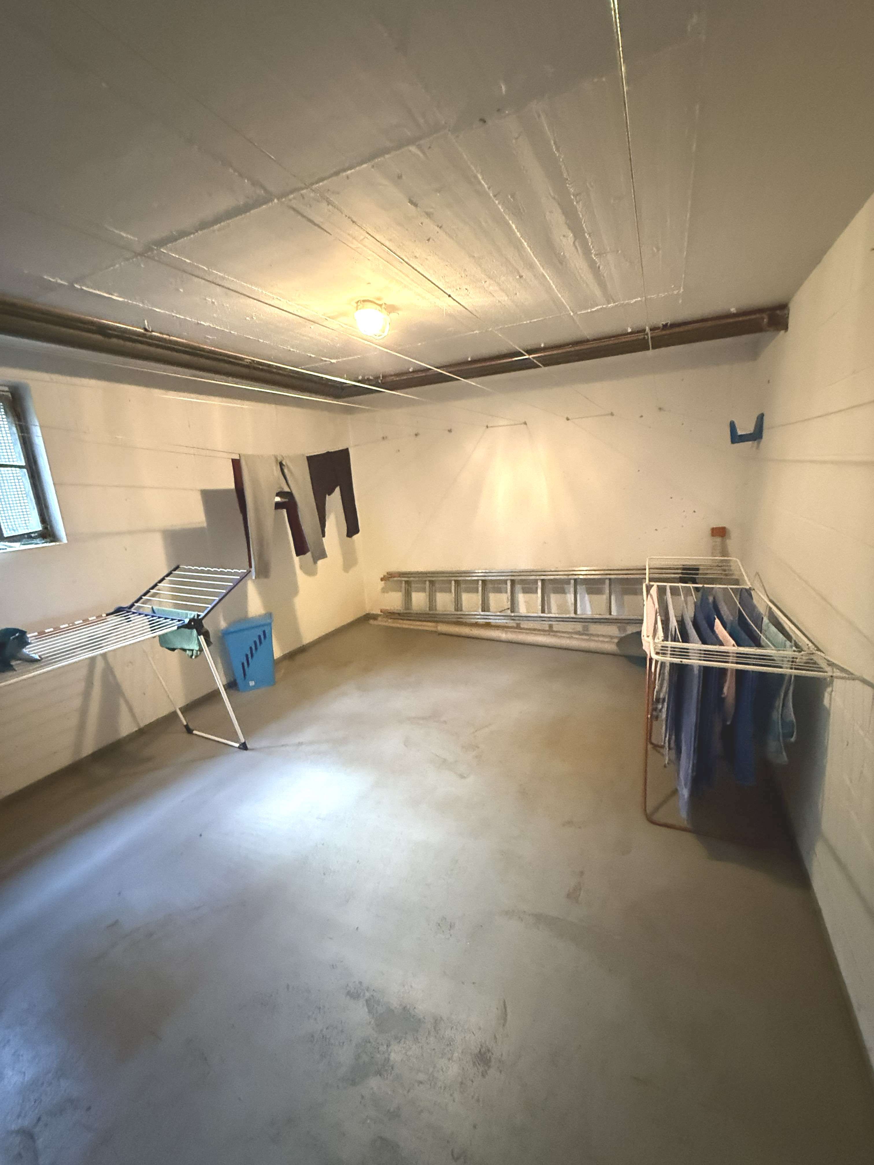 Großzügige DG-Wohnung mit Küche, großen Balkon und Garage  in Steinenbrück! Bild 3