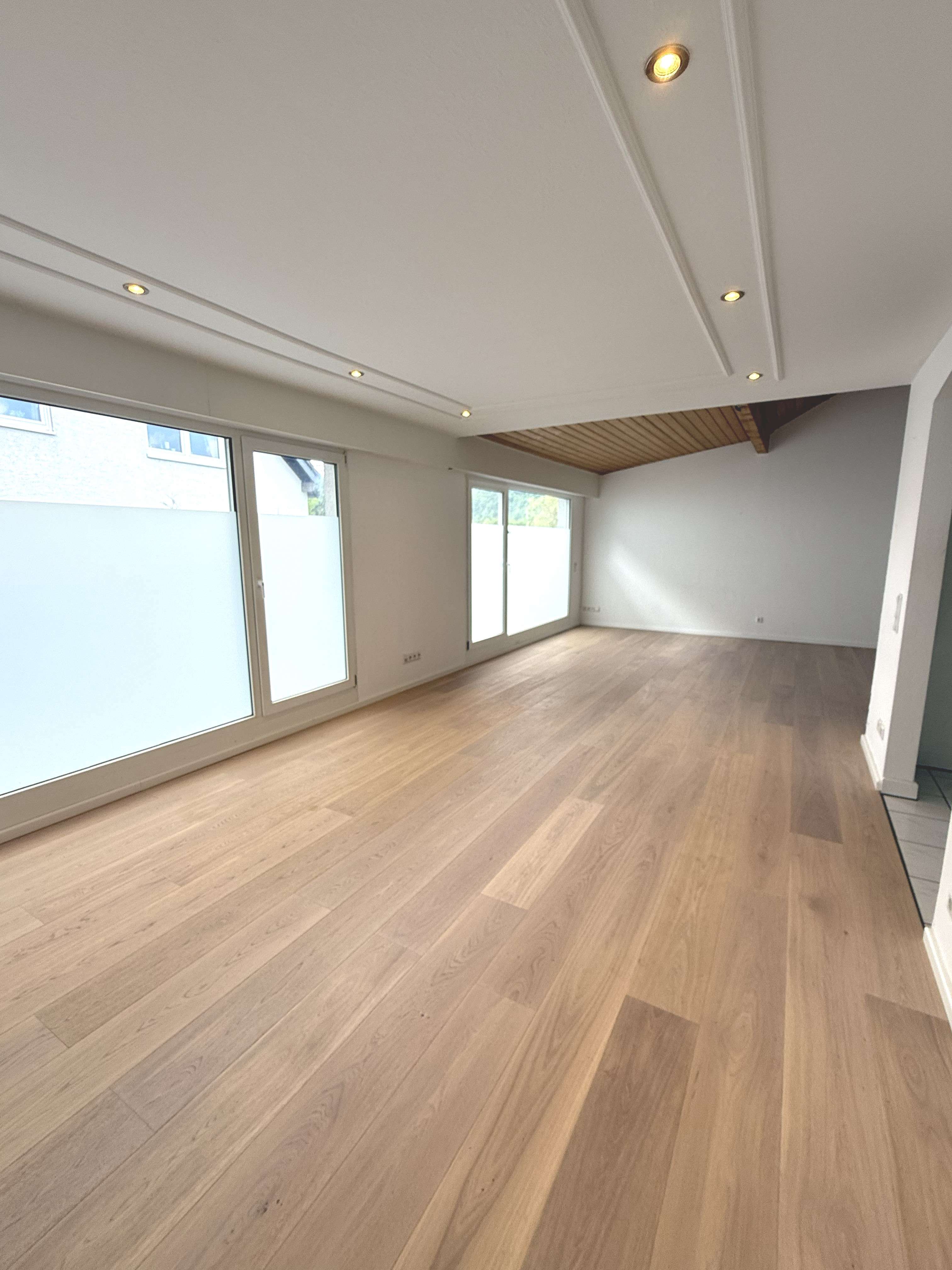 Großzügige DG-Wohnung mit Küche, großen Balkon und Garage  in Steinenbrück! Bild 6