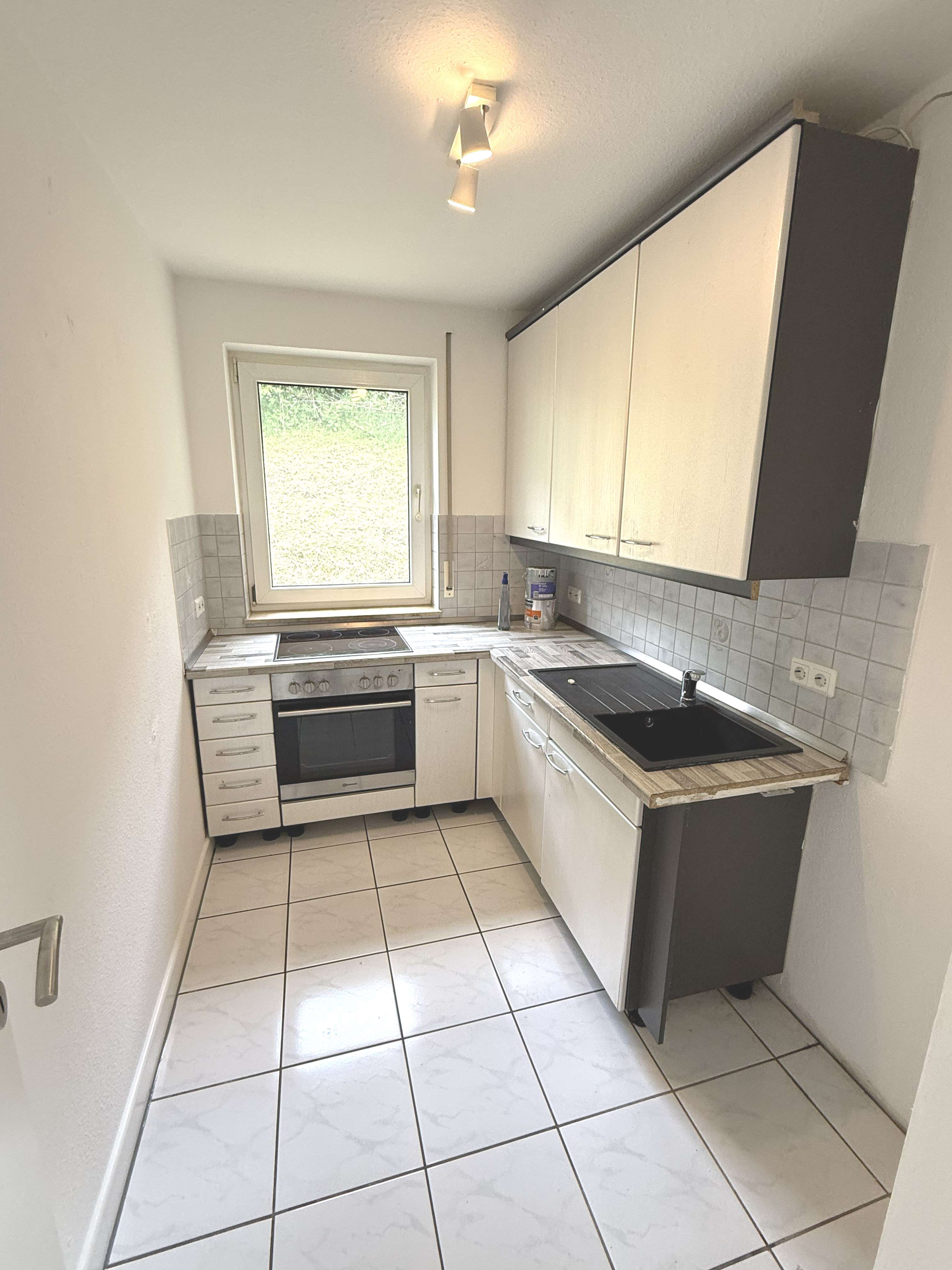 Großzügige DG-Wohnung mit Küche, großen Balkon und Garage  in Steinenbrück! Bild 8