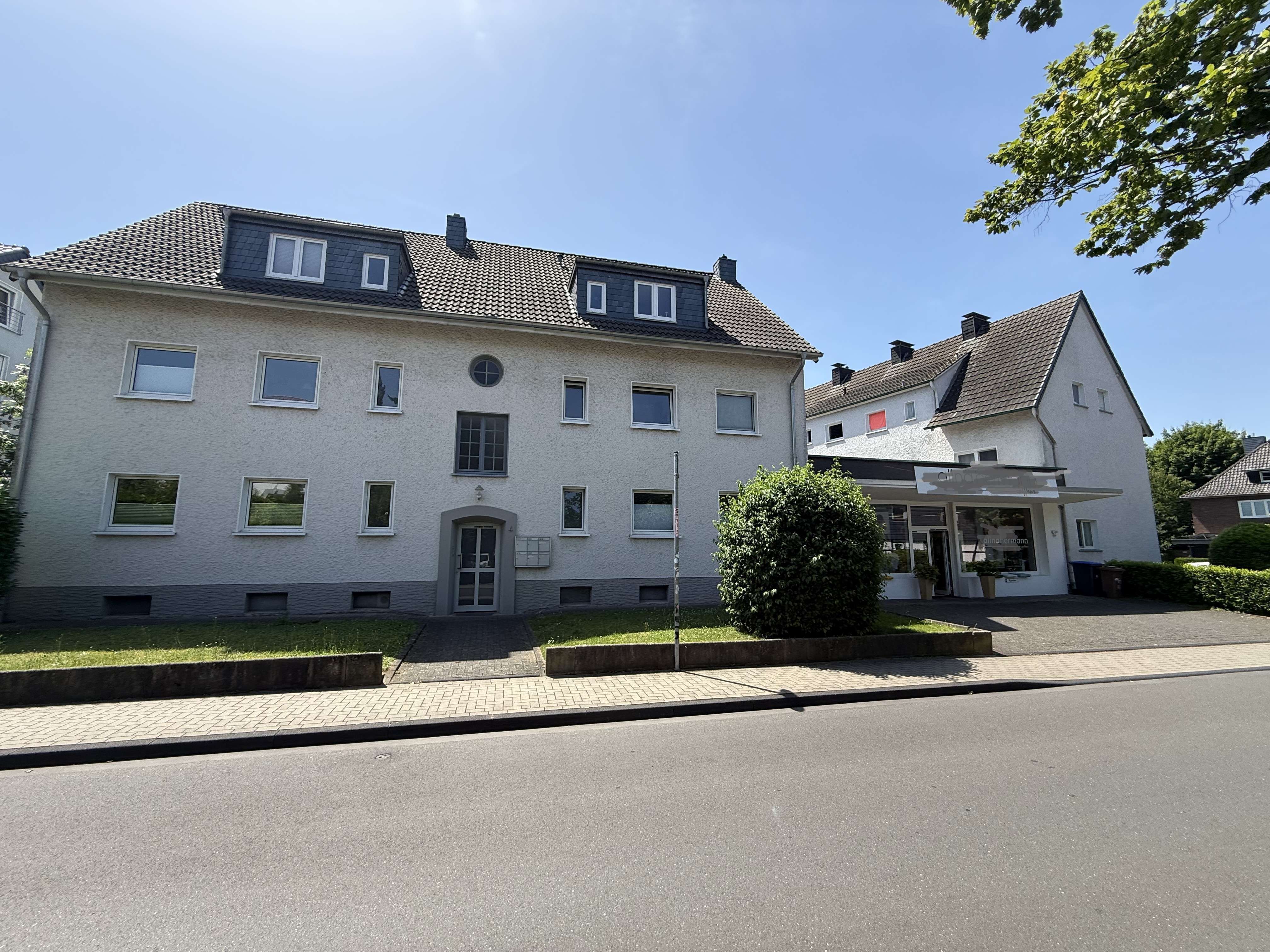 Toplage Refrath - 2 Mehrfamilienhäuser + 1 Ladenlokal mit Potential! Bild 2