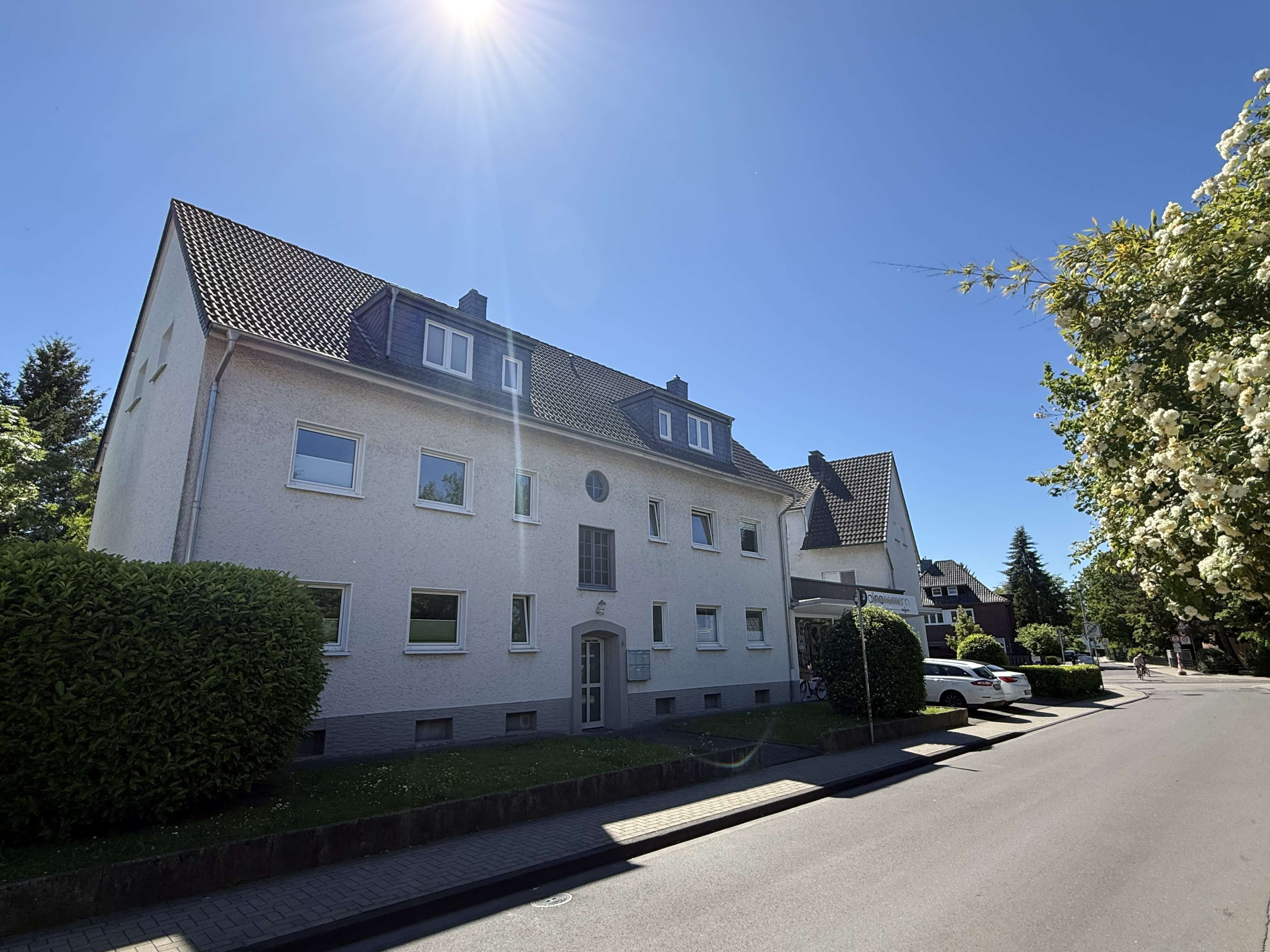 Toplage Refrath - 2 Mehrfamilienhäuser + 1 Ladenlokal mit Potential! Bild 4