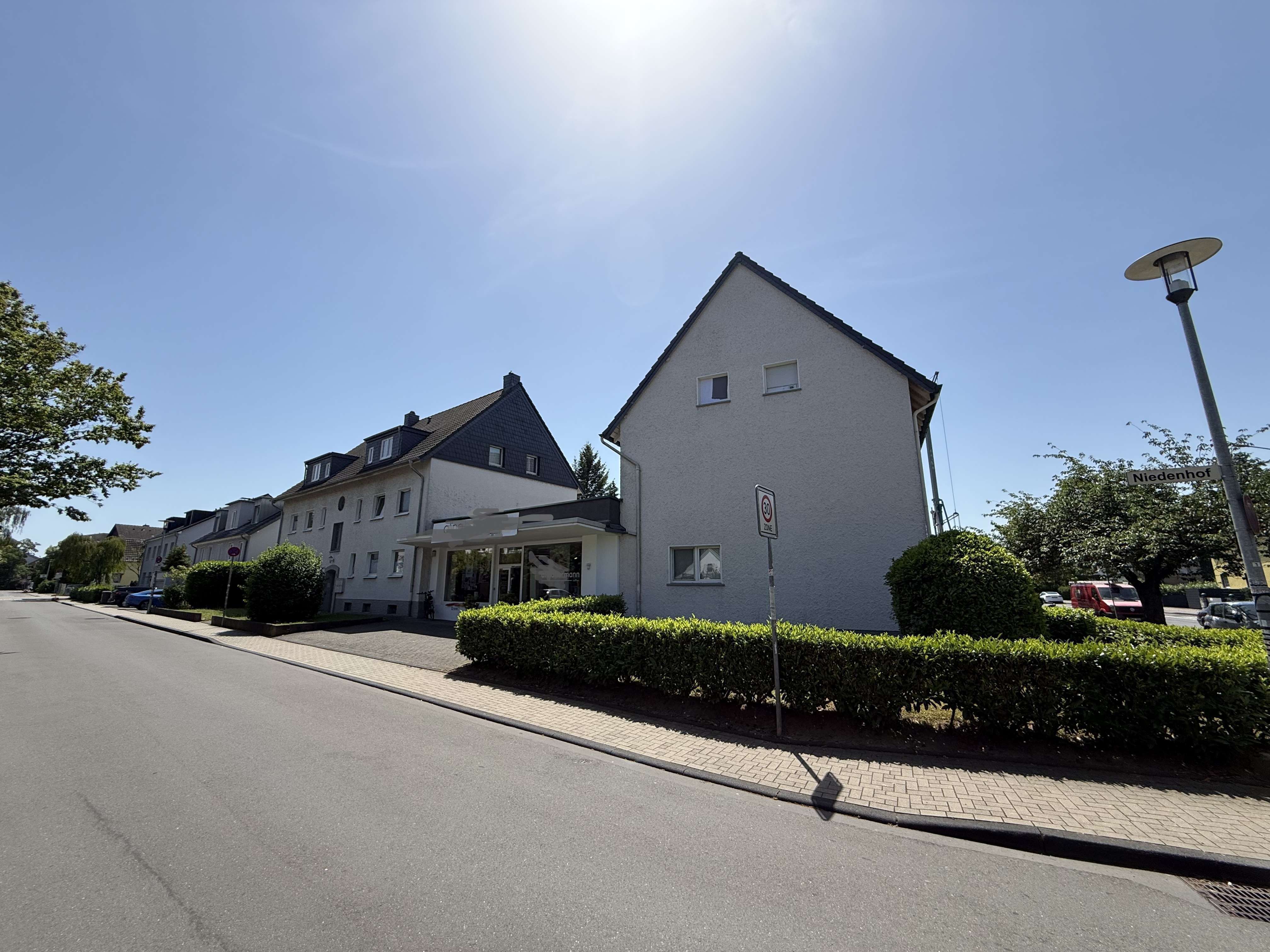 Toplage Refrath - 2 Mehrfamilienhäuser + 1 Ladenlokal mit Potential! Bild 6