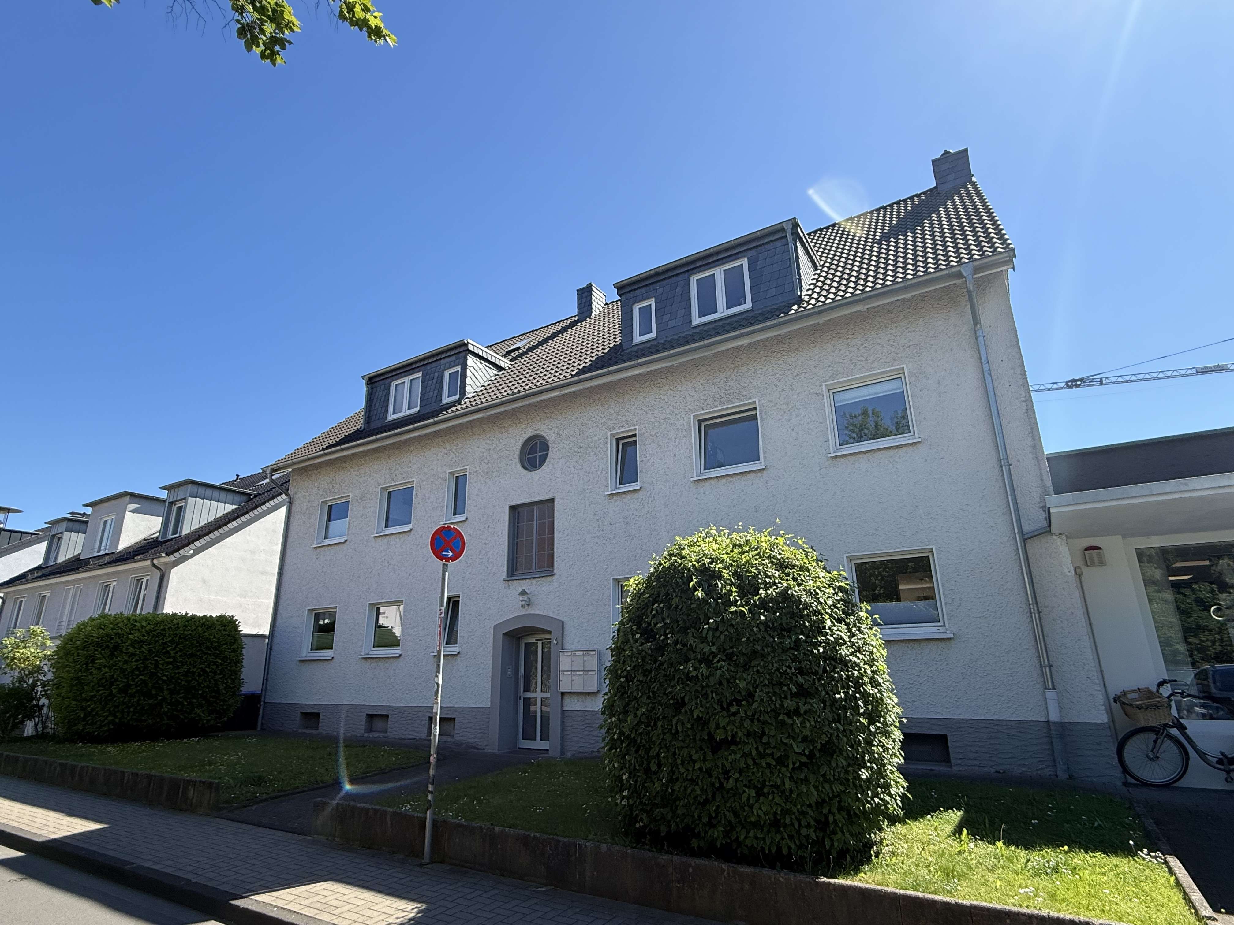Toplage Refrath - 2 Mehrfamilienhäuser + 1 Ladenlokal mit Potential!