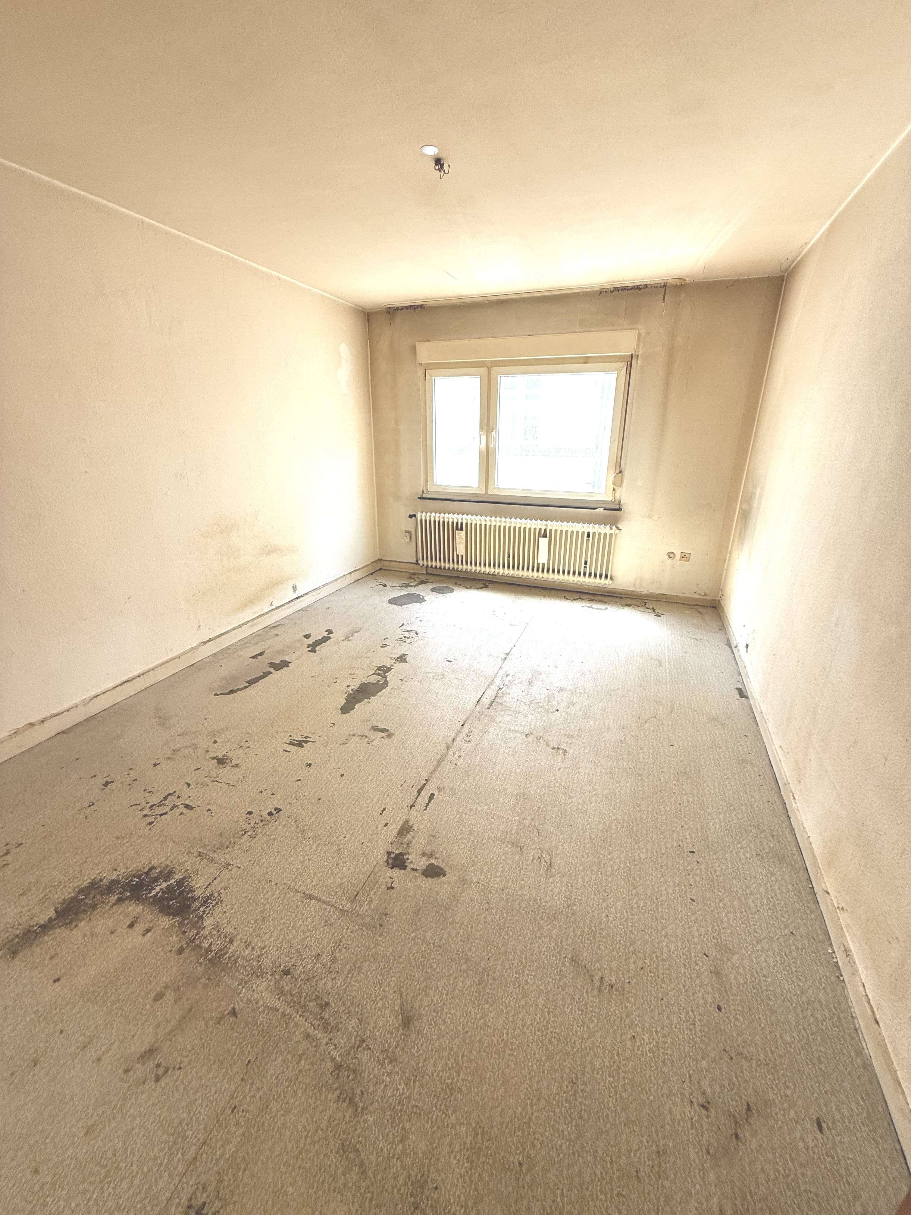 Ideal für Handwerker, Studenten und Kapitalanleger! Modernisierungsbedürftiges Appartment in 1a-Lage