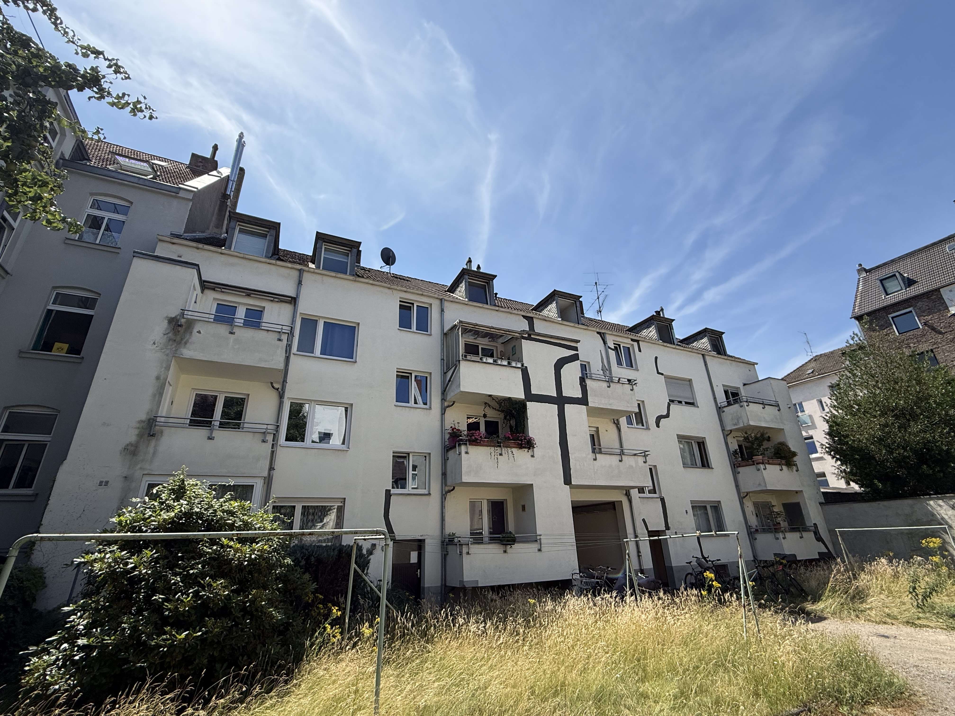 Ideal für Handwerker, Studenten und Kapitalanleger! Modernisierungsbedürftiges Appartment in 1a-Lage Bild 2